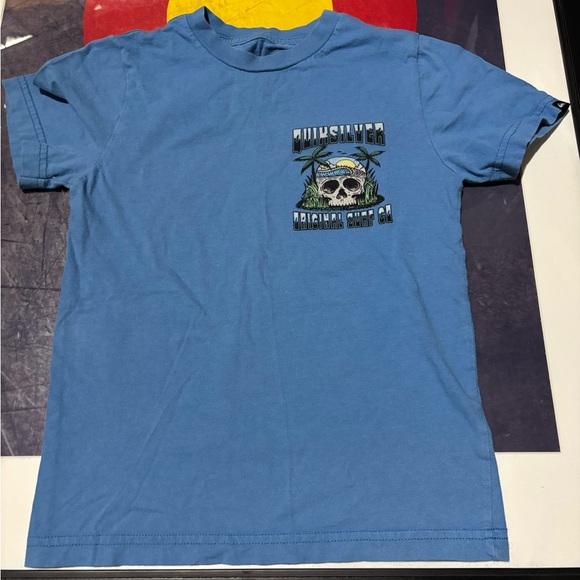 Quiksilver Other - Quiksilver Blue Short Sleeve Tee with Skull & Palm Graphic